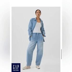 GAP Easy Jean Lightwash Size Medium EUC G211